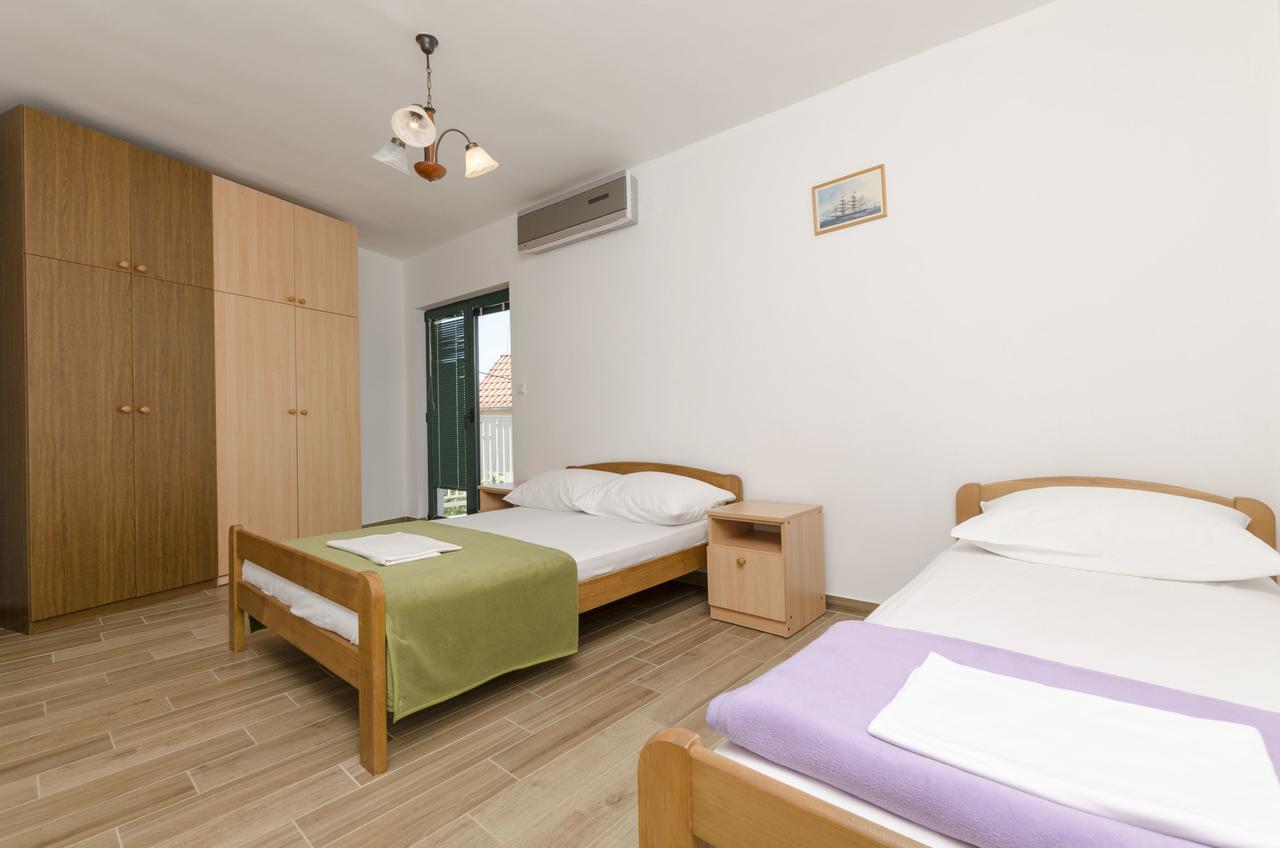 Apartments Mirko Primosten Exterior photo